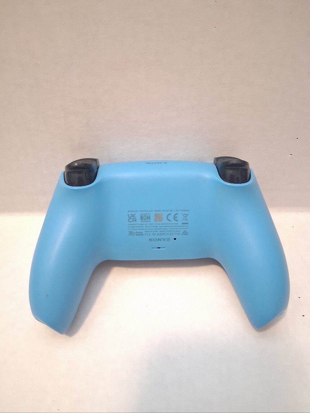 PS5 DualSense Wireless Controller - Picture 2 of 3